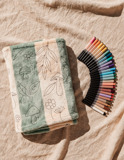 SEVIA Manta Creativa para Colorear doblada con 24 rotuladores